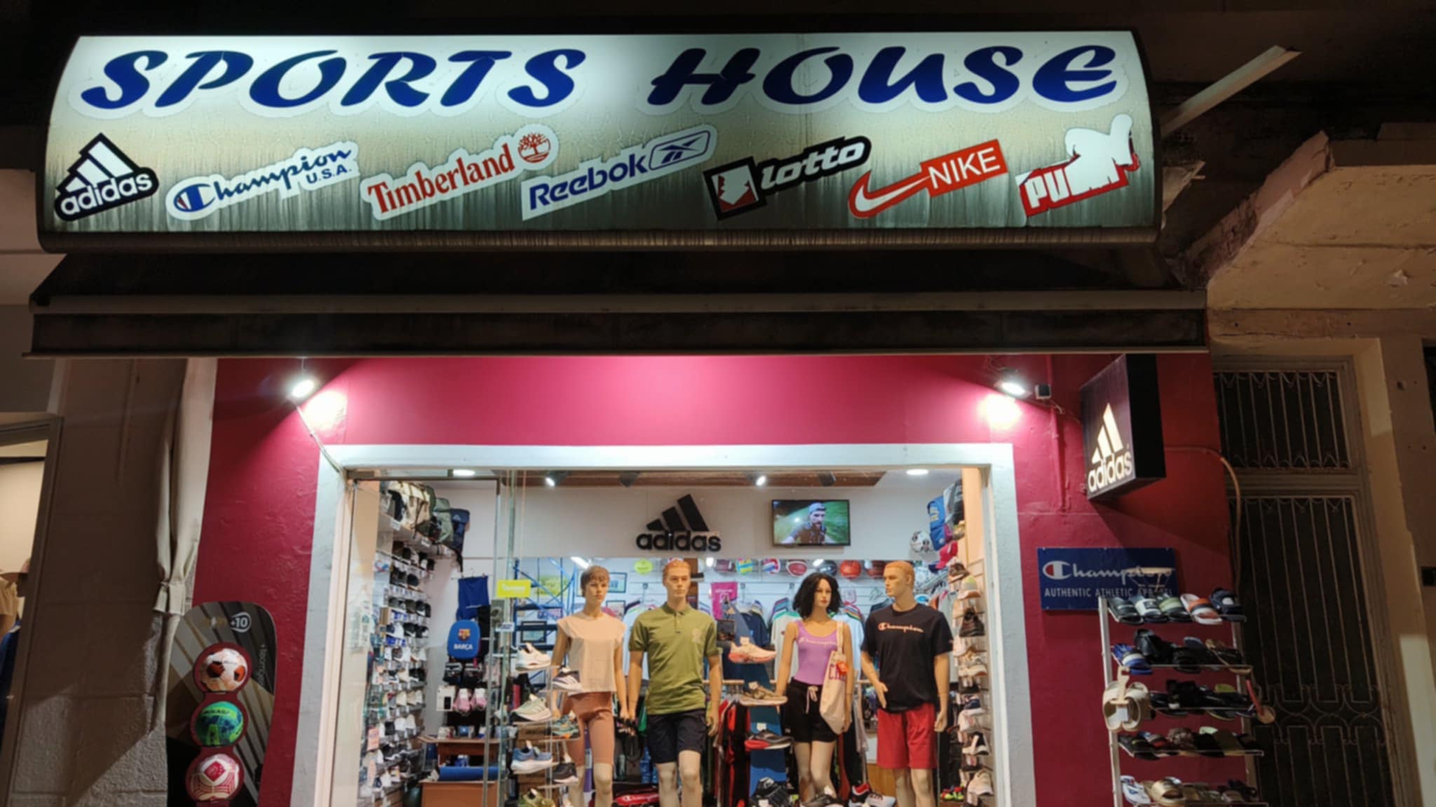 SPORTS HOUSE